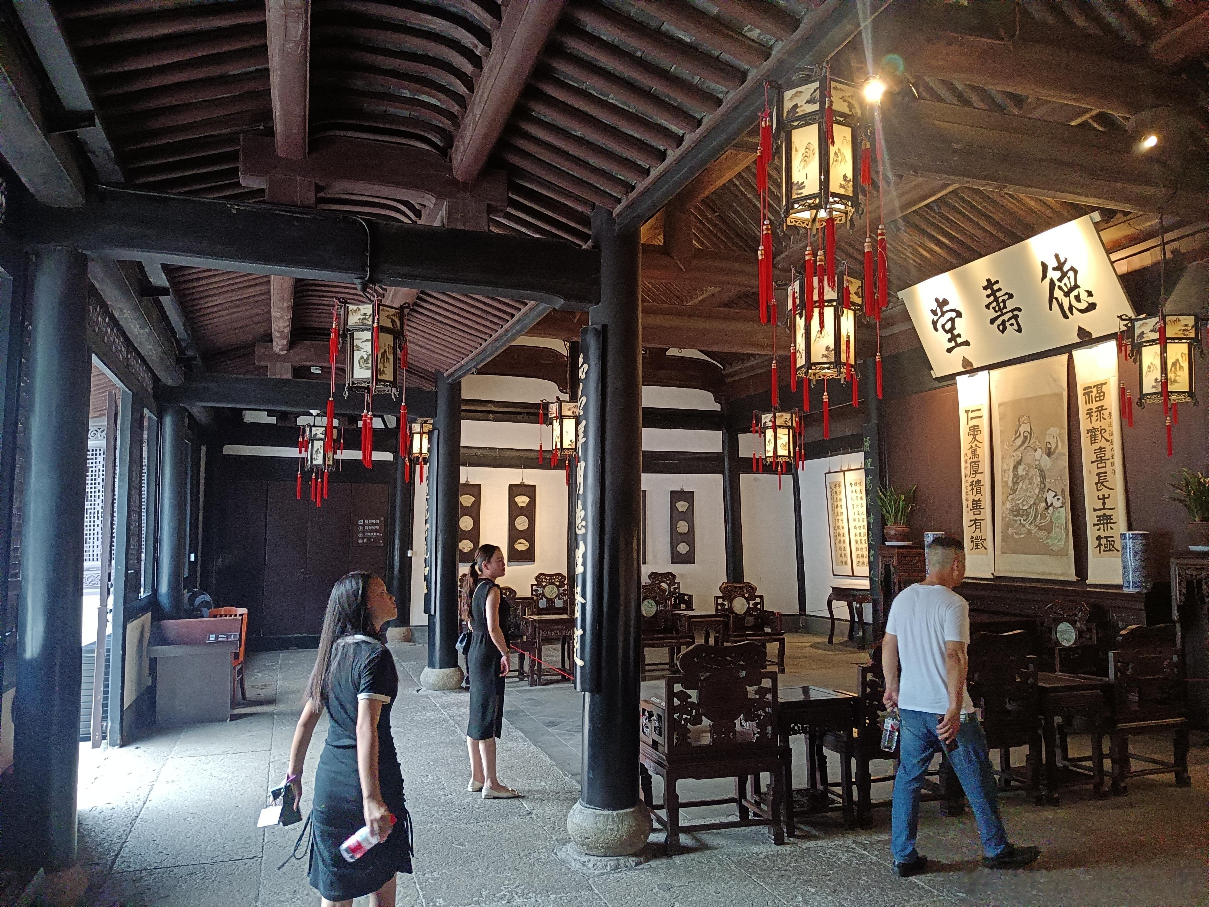 绍兴鲁迅祖居，小楼未必成一统，血字永铭记炎黄。祖居大厅也早些 ​​​
