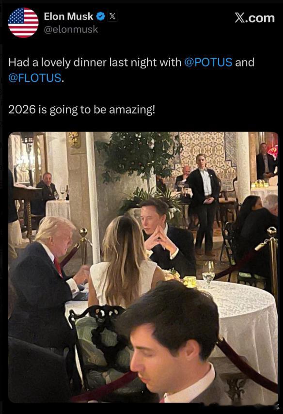 【黄金时代】马斯克透露，自己参加了川普海湖庄园新年晚宴，川普和川普夫人招待了他。