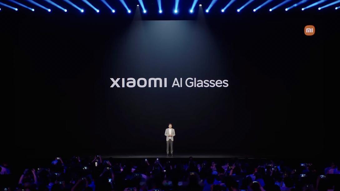 小米 AI 眼镜来了。雷军称之为「面向下一个时代的智能设备」。308_IO小米发