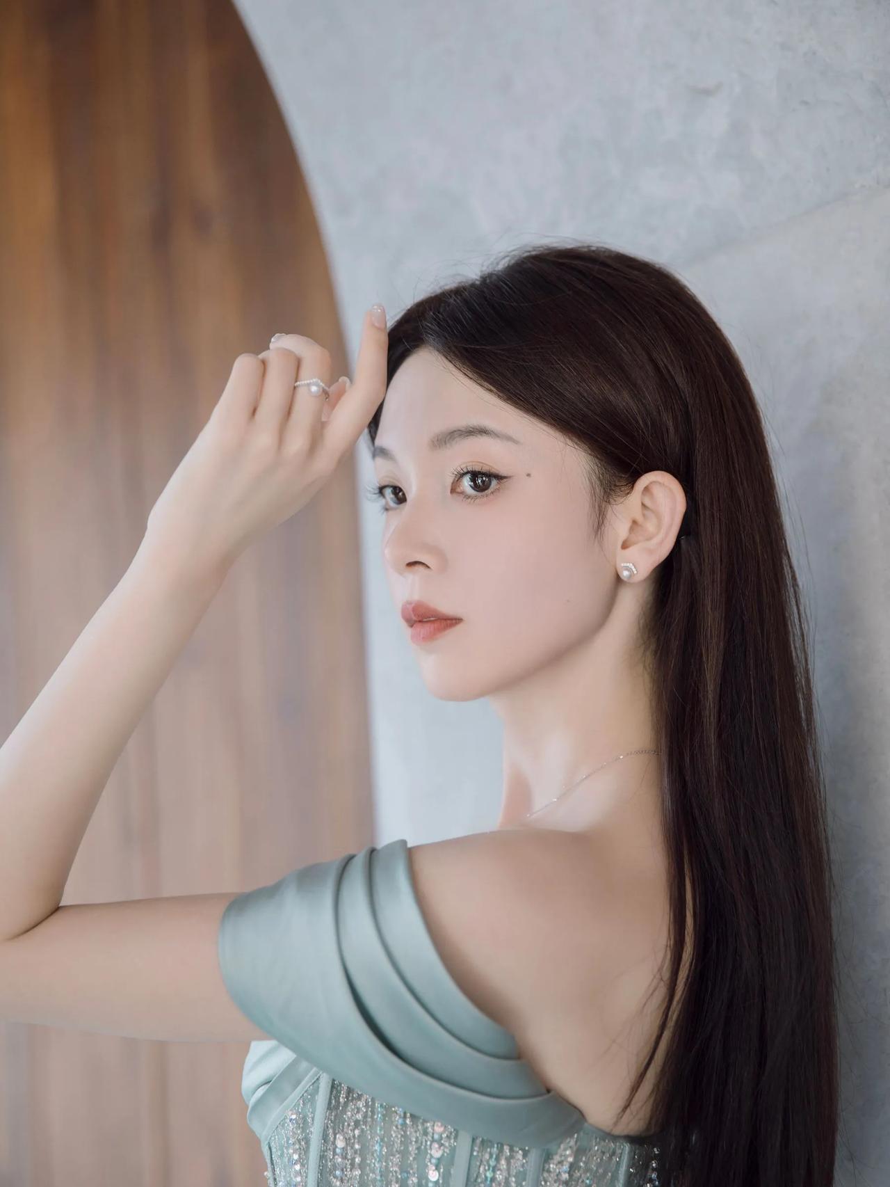 陈瑶美图分享6陈瑶 陈瑶老九门 陈瑶眼镜造型 陈瑶头像 陈瑶老师 童瑶美照 陈薏