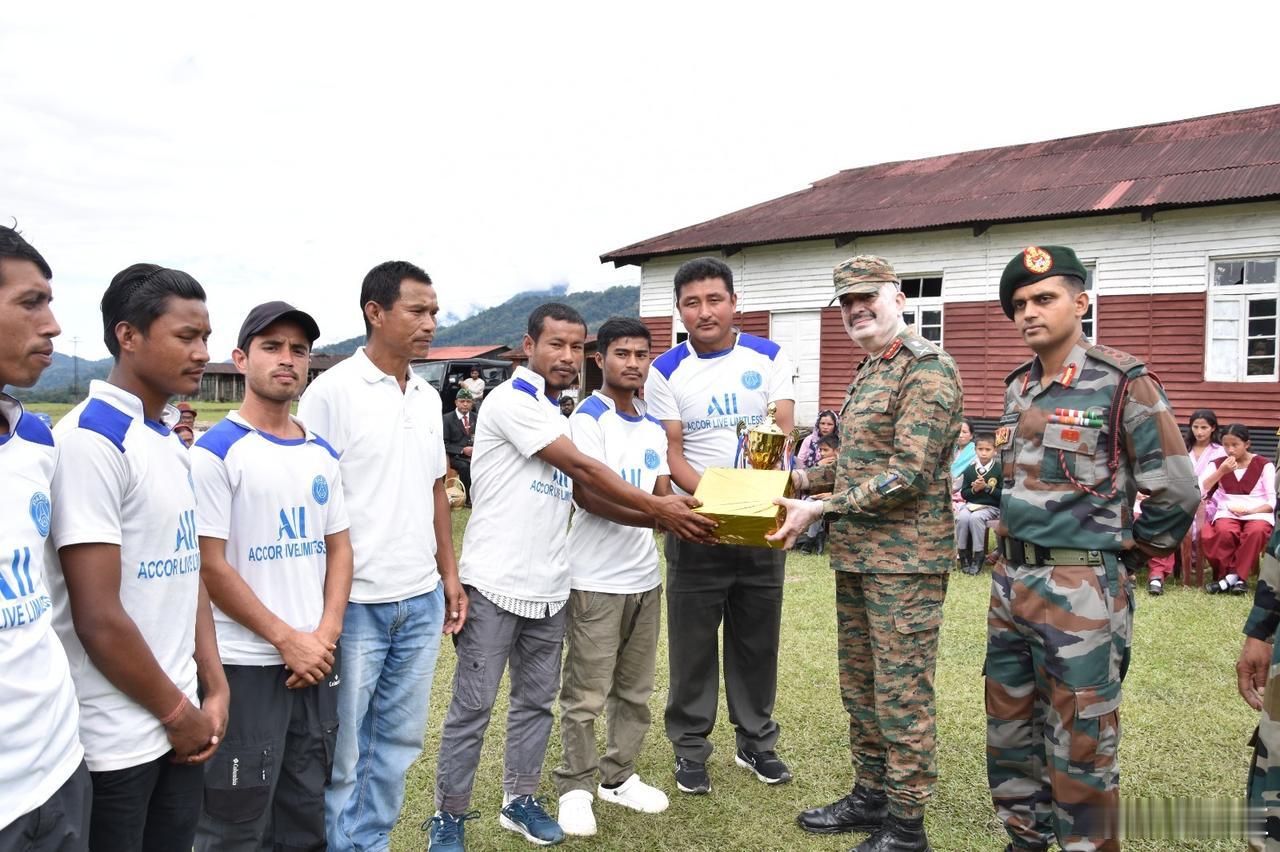 11月7日，印度第3军团司令阿比吉特·S·彭德哈卡尔中将视察了藏南地区最东部地区