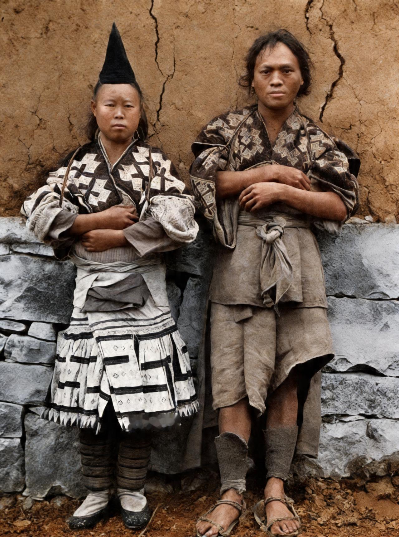 这是原汁原味的晚清中国十八省府独有的谚语：
杭州：上有天堂，下有苏杭。
福州：聋