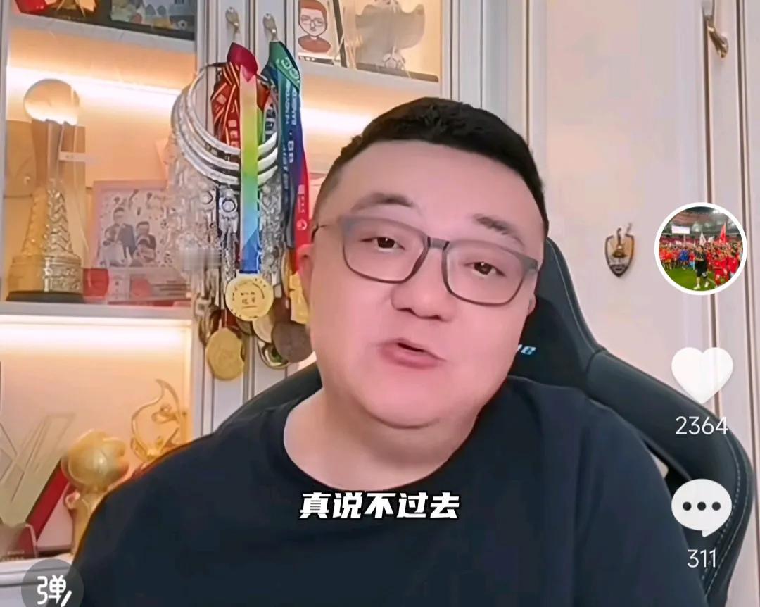 董路认为，U23国足想要进球需要依靠以下几个办法。
他在直播时表示，这场对阵越南