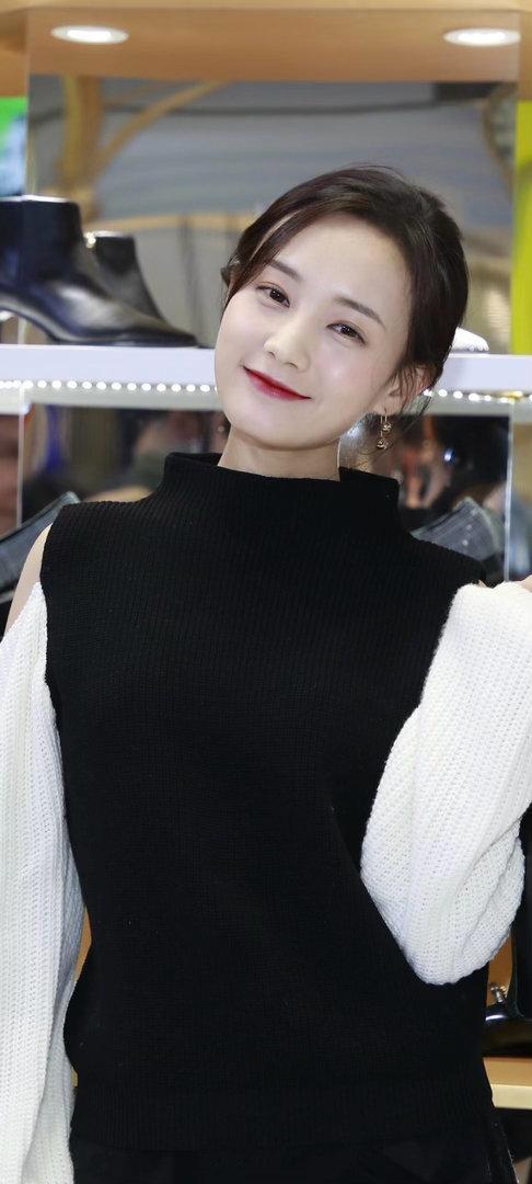 李一桐商演生图 