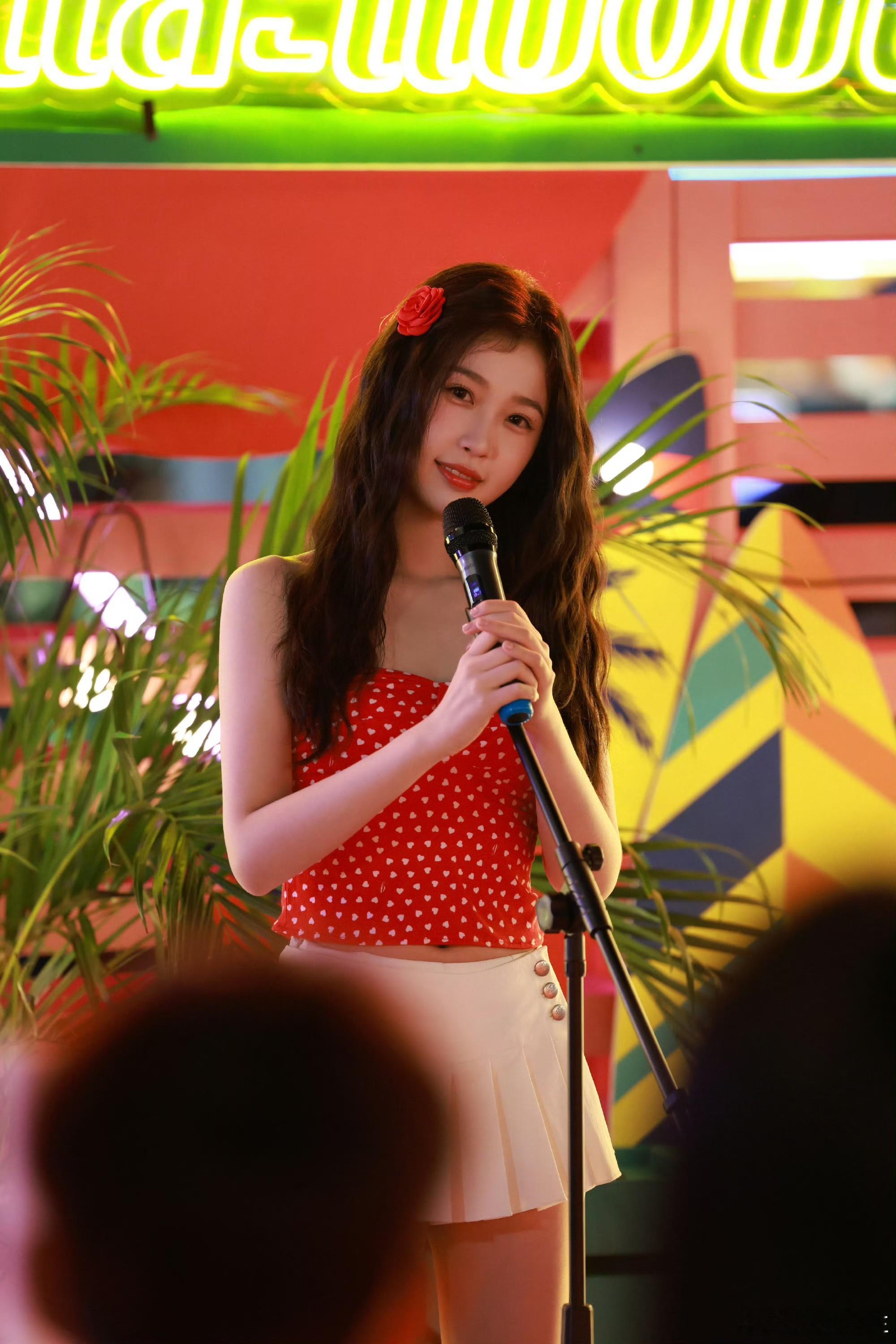 虞书欣这扑通一声 刷到这段笑到岔气！duang 的一声动静大到隔壁都能听见，虞书