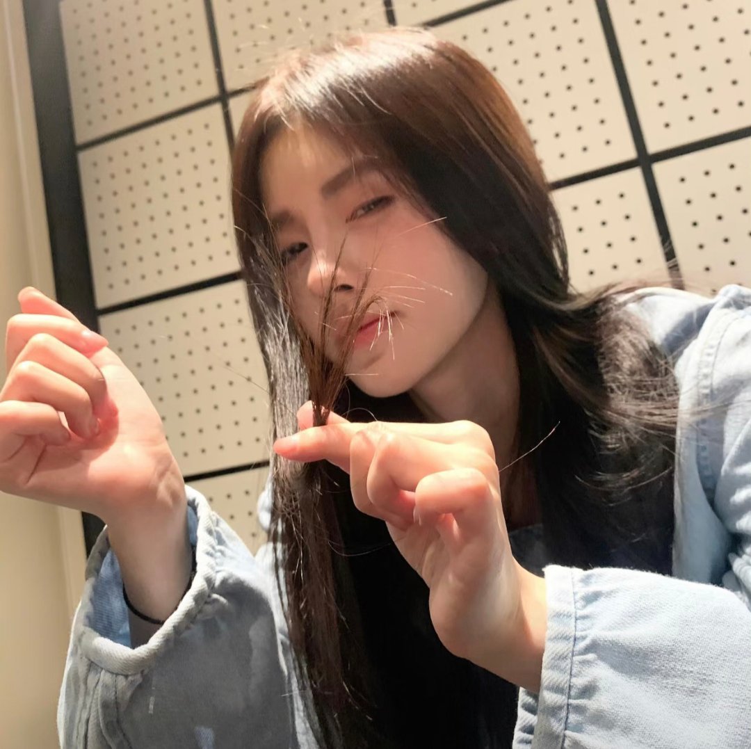 鞠婧祎[超话] jjy鞠婧祎苏绿夏jjy鞠婧祎万花世界你是我生命中的源泉 ᴖᗜᴖ