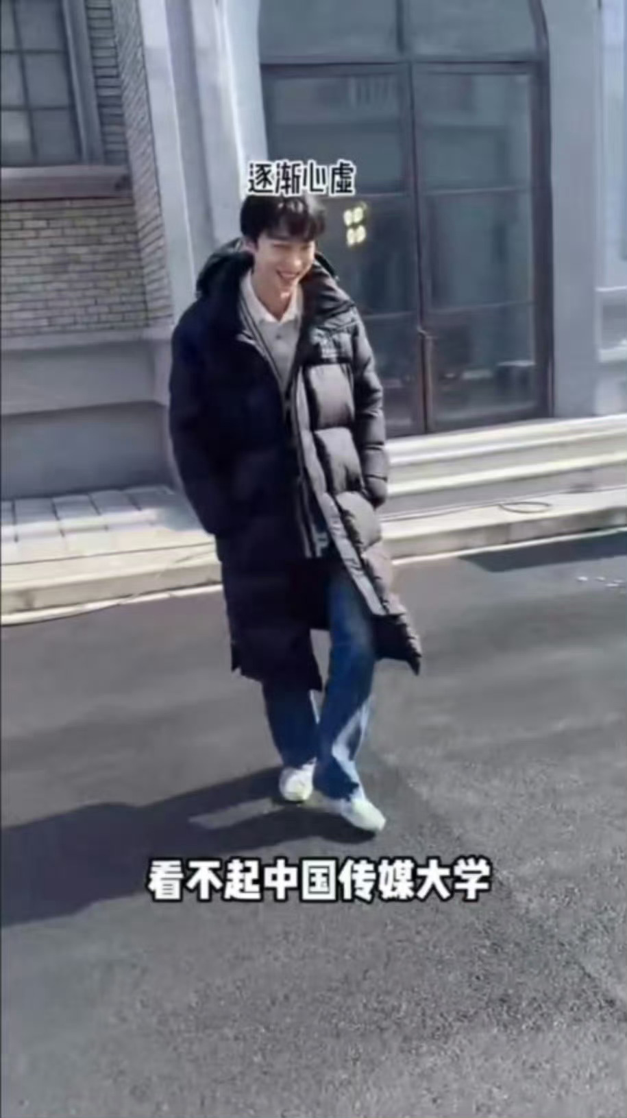 中传校服是救过张嘉元的命吗 张嘉元对中传校服有着特殊的情感。他曾多次在社交平台上