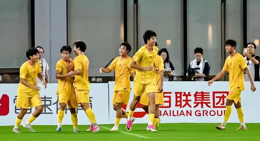 U17国足VS河床首发浮现 442出击 何思凡徐正鹏领衔 赵松源邝兆镭冲锋北京时