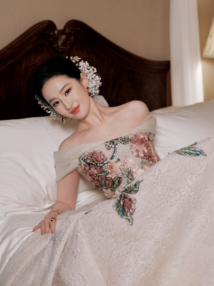 刘亦菲真公主来了刘亦菲花仙子高定 美爆了刘亦菲 ​​​