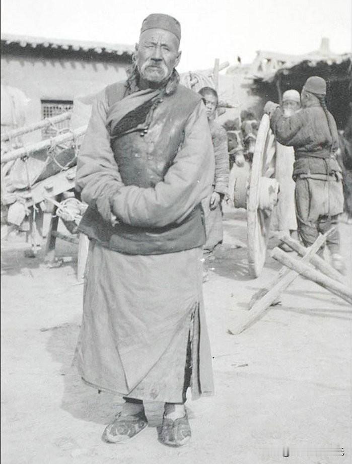 百年前甘肃人，粗犷豪放，沧桑坚韧，难怪冯玉祥在甘肃征兵四十万，就敢东进原同蒋介石