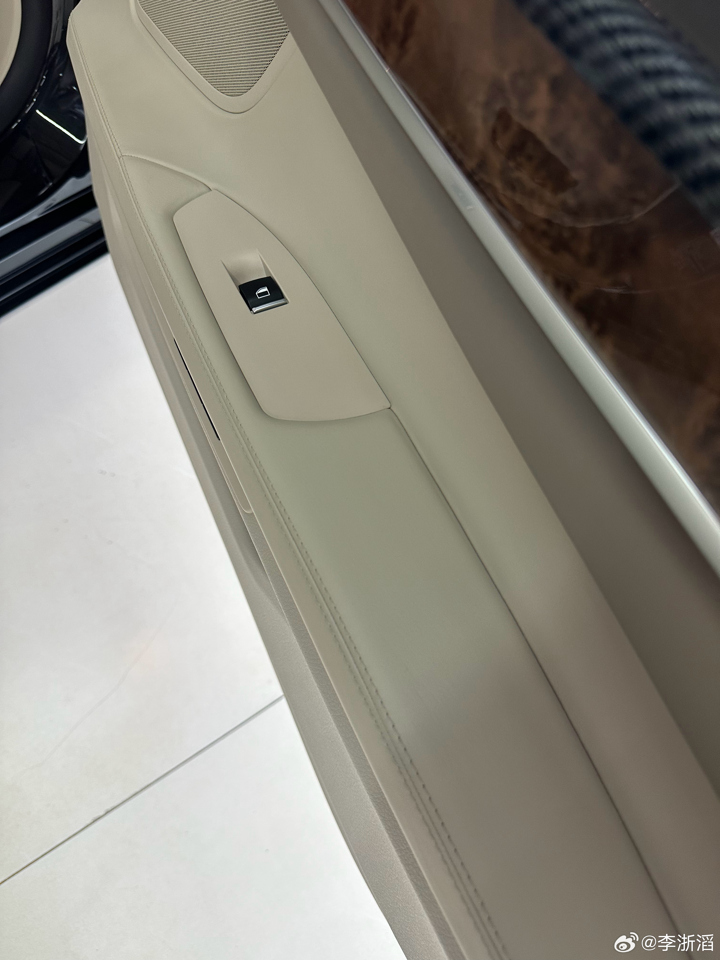 tjz汽车整备到上架真实记录 主副驾驶门板 修复 因为经常上下车 加上胳膊经常放