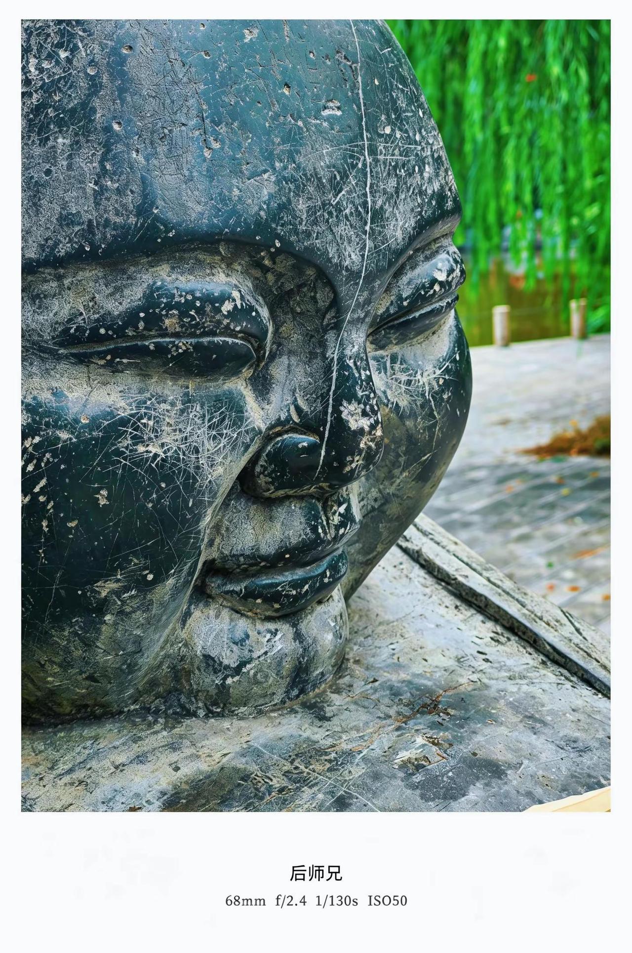 一夜凉风起，人间又一秋。时光不语，落叶有声。岁月以同样的方式路过每一个人，而每个