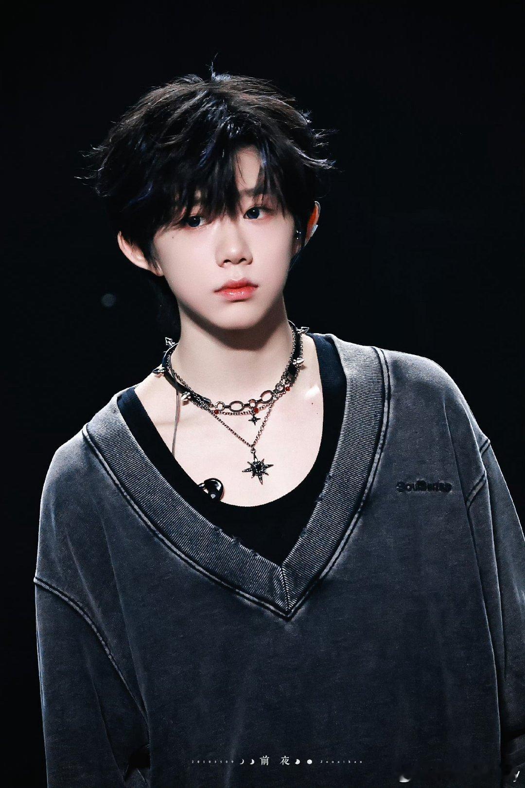 陈奕恒 和和陈奕恒一起拾光筑梦荣耀之战马上来临，期待陈奕恒的舞台回顾一下过往的舞