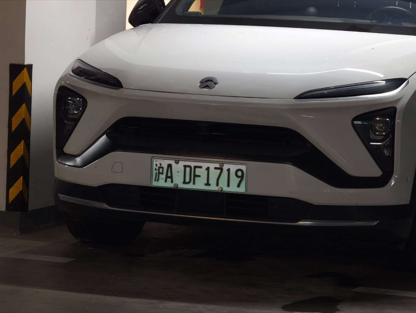 泛白了的绿牌确实看着顺眼些了 