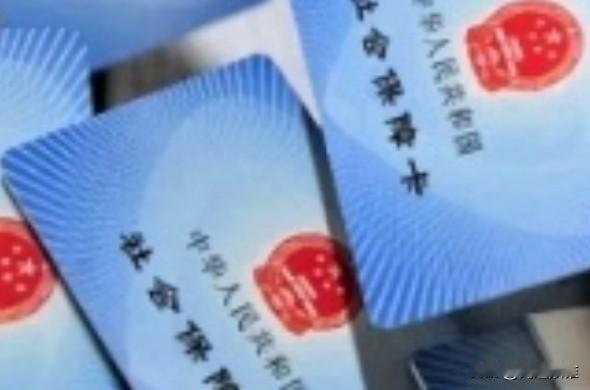 发现手机银行卡里，突然多出了42074元钱。
开始我一头雾水，打开明细查询，发现