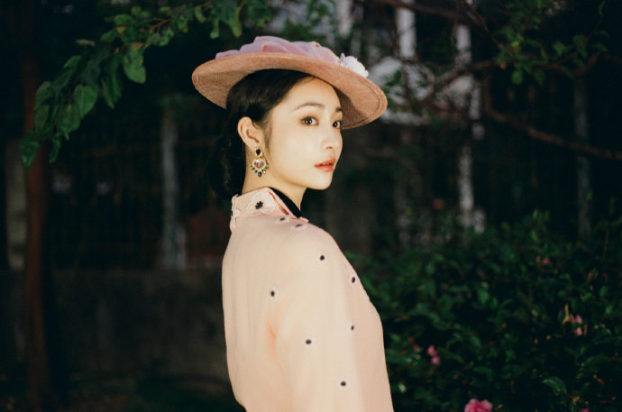 周洁琼香香软软小蛋糕 周洁琼复古粉生日写真，香香软软小蛋糕我尝一口吧