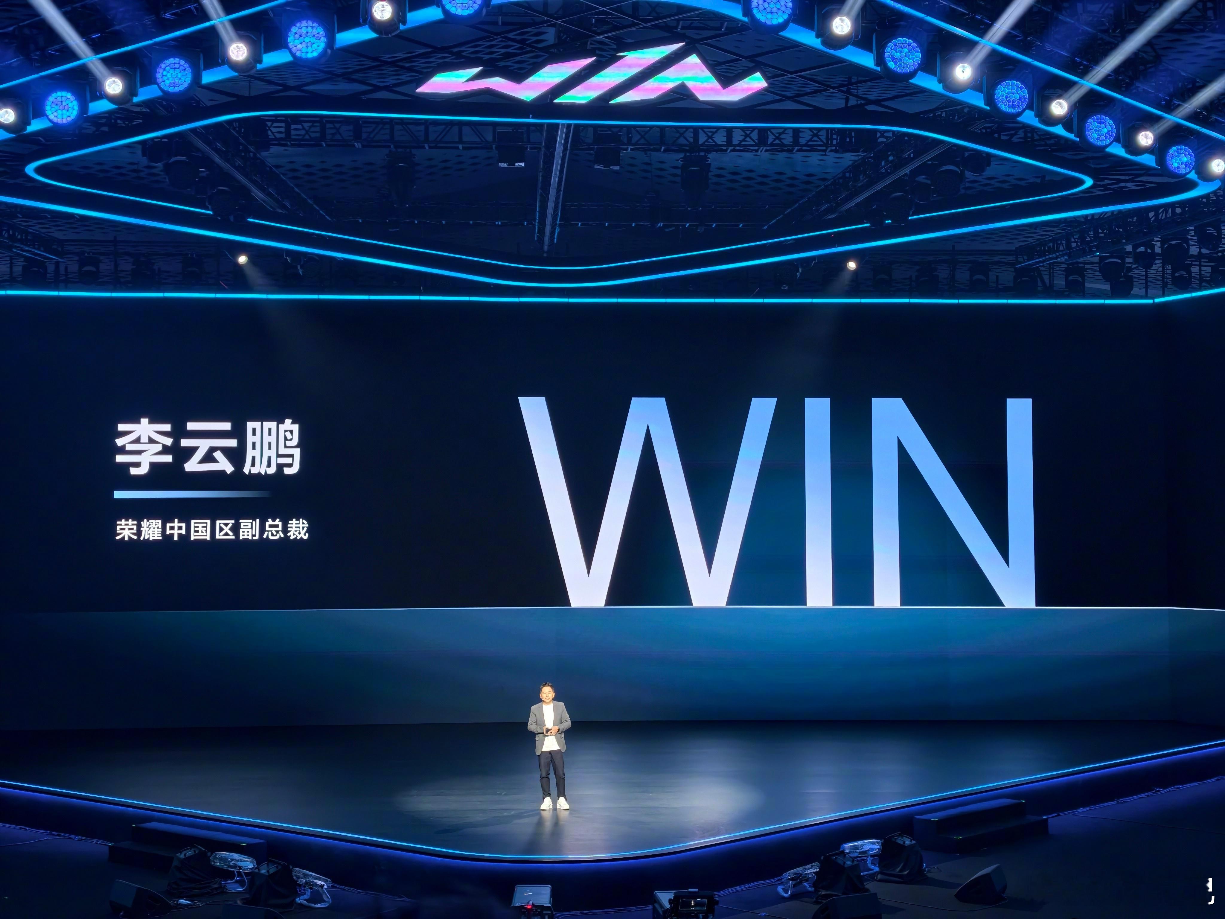 荣耀战斗力还是挺猛，友商A15、B15、友商K90 Pro Max，这都是明牌了