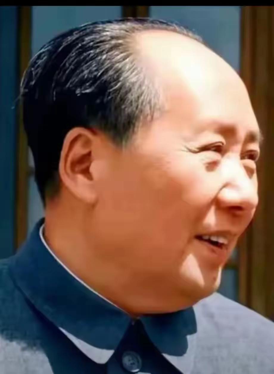 毛主席的恩情比海深
 
为什么几代中国人提起毛主席，总会红了眼眶？因为他的恩情，