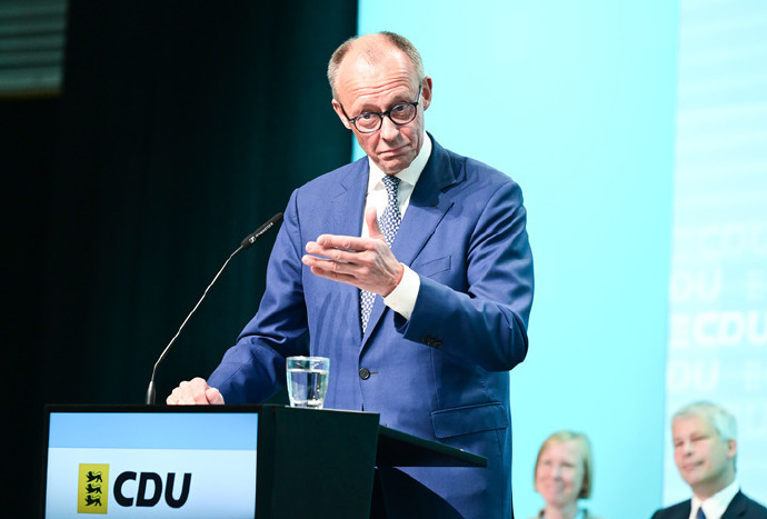 俄嘲讽德国总理都没上桌【默茨宣称美对乌“耍花招” 俄方：您都没有上桌】据今日俄罗