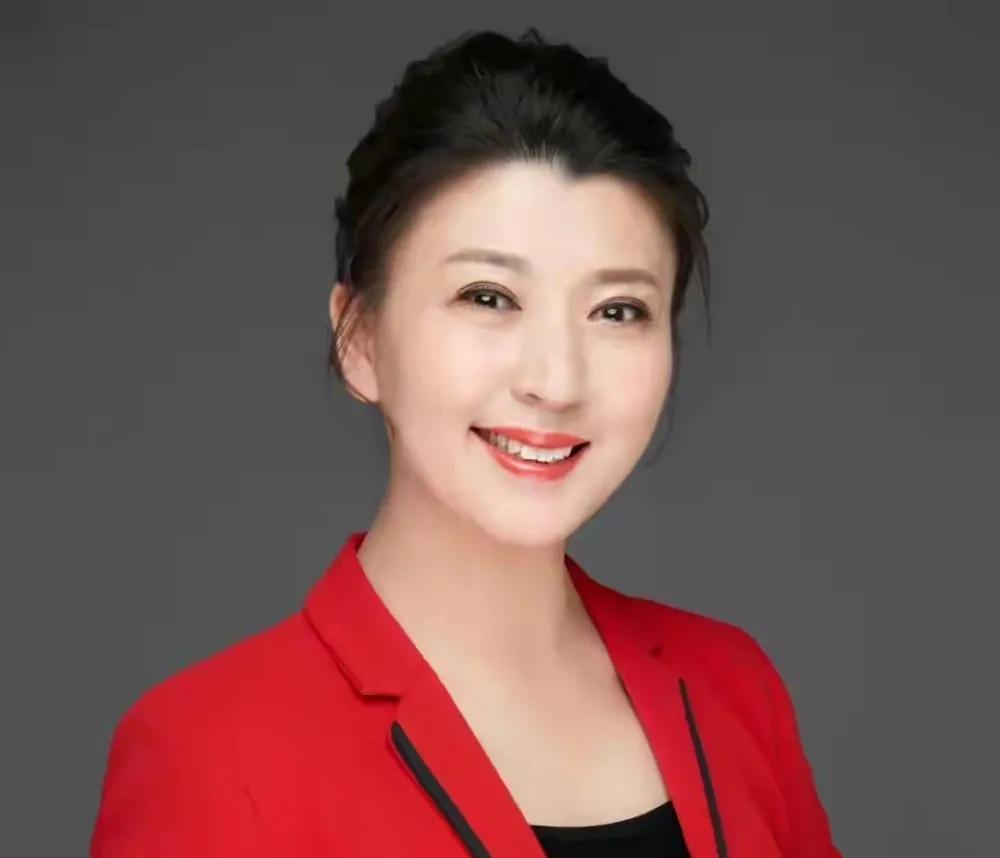 她是国家一级演员，亲手拔父亲氧气管，却被称为真正的“孝子”！

中国的孝文化是华