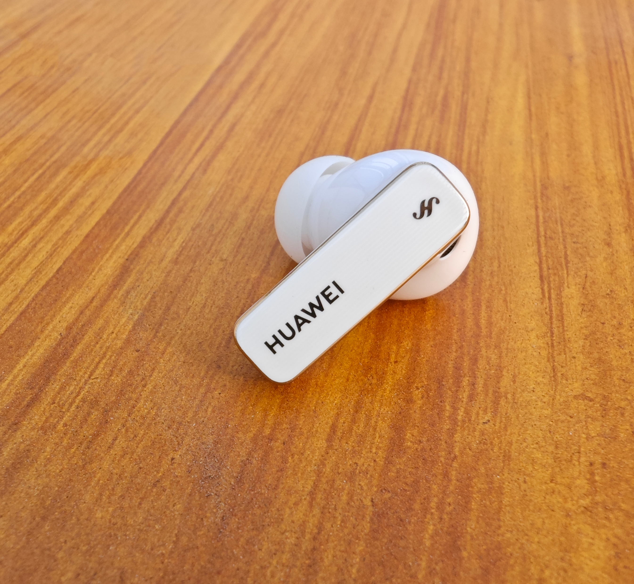 作为经常丢耳机的人，FreeBuds Pro4 的耳机盒星闪定位太刚需了。搭配 