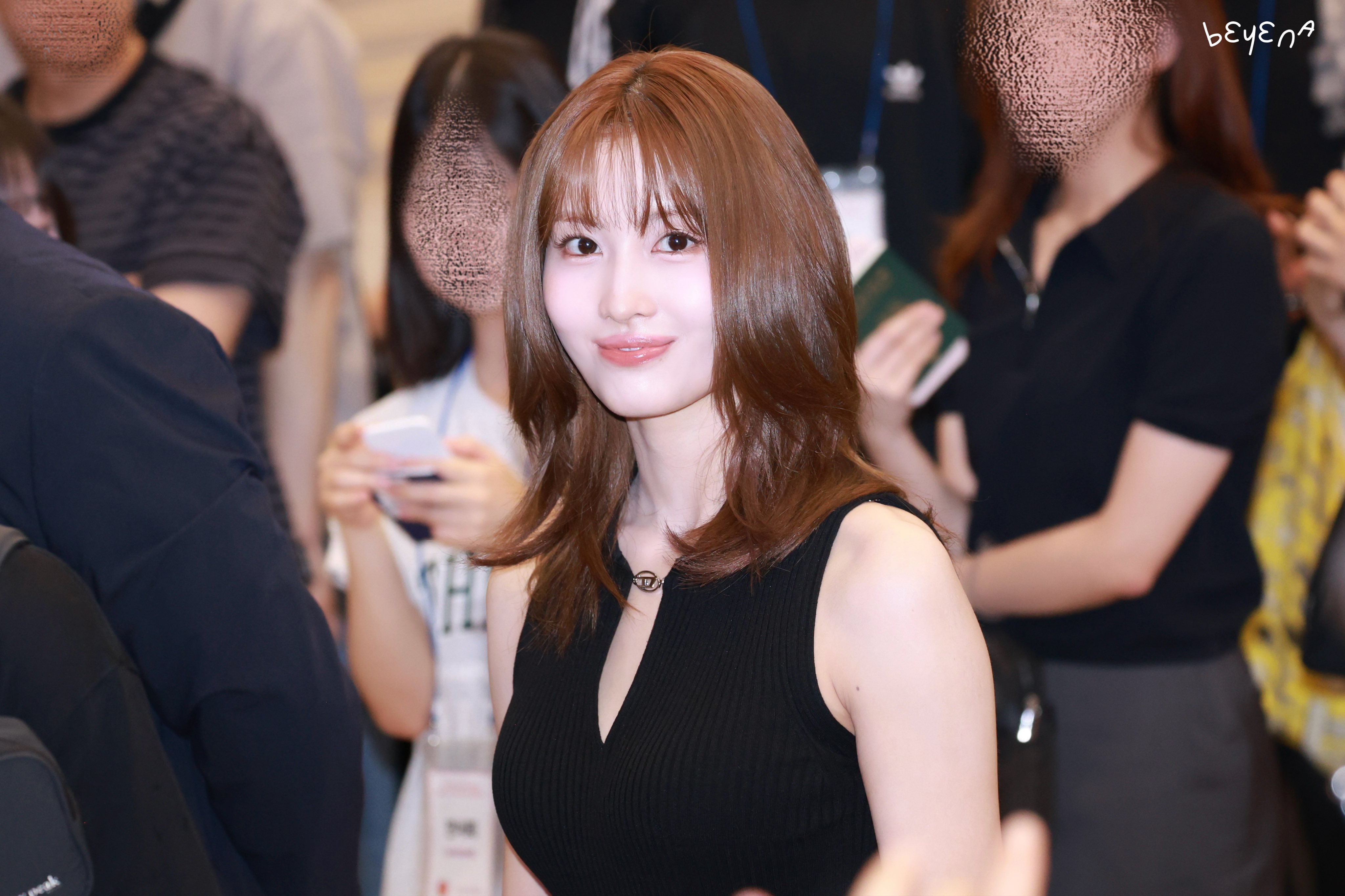 Momo平井桃🍑平井桃MiuMiu大使 260721 金浦机场出境 饭拍图今夕