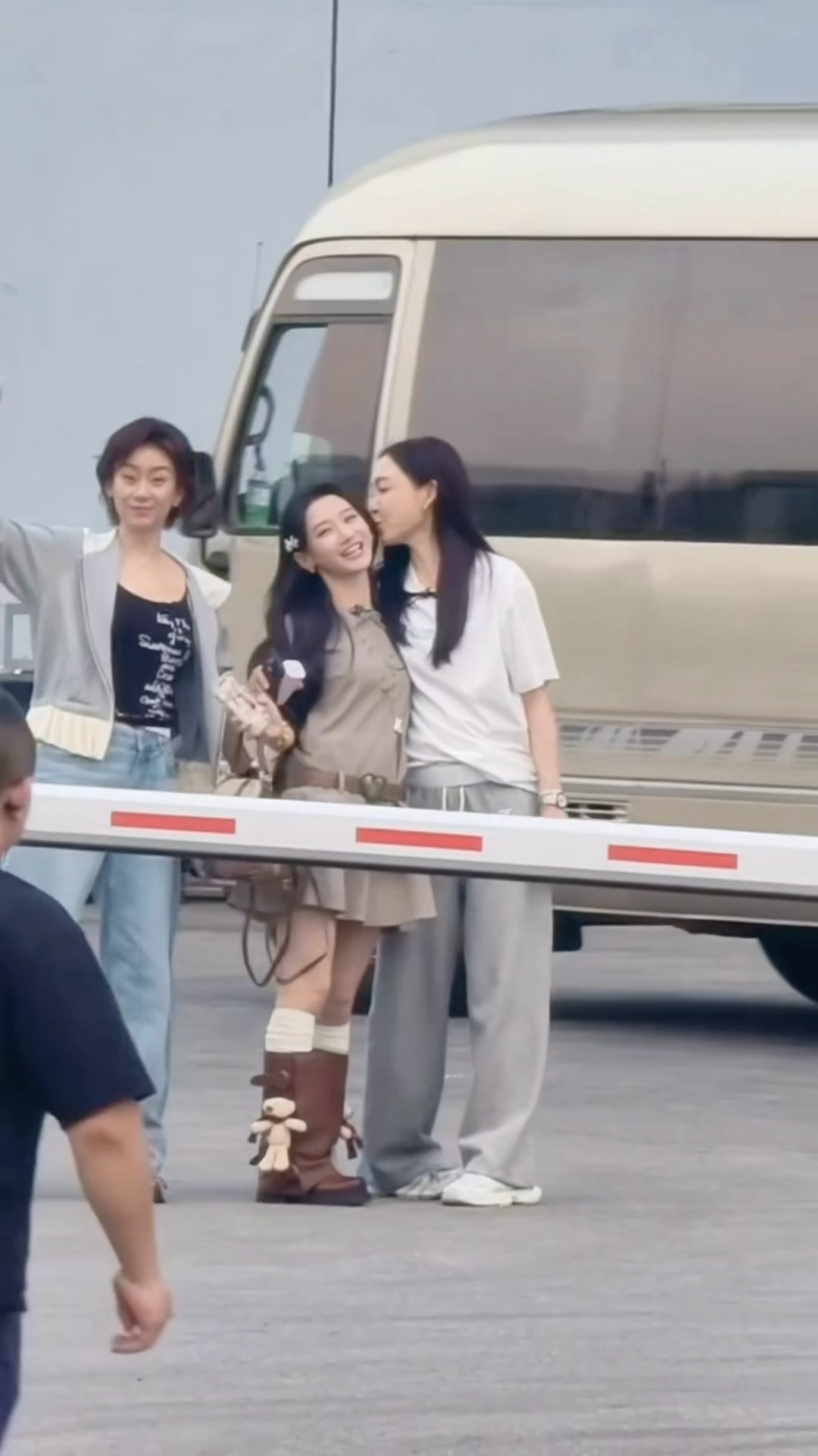 范范参加浪姐后状态肉眼可见变好欸！范范和宣林就这样亲来亲去回到台北飞飞翔翔又多几