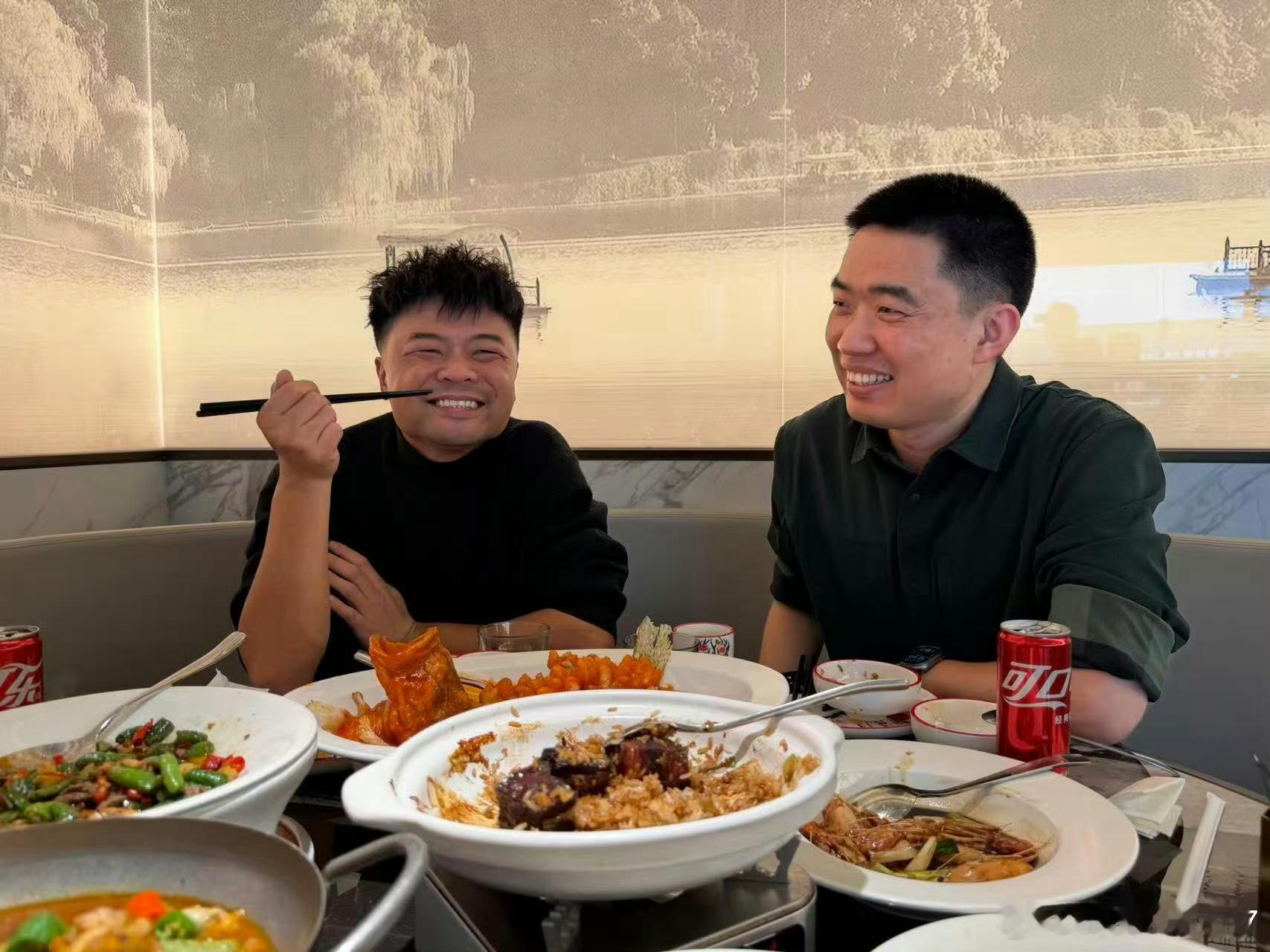 李想喊话要请救人的理想车主吃饭谁想哥这动作真快，年前就找车主吃饭了，还送上了置换