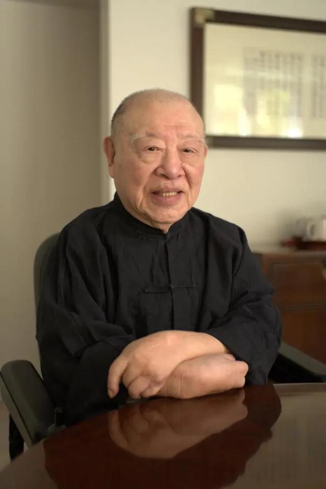 许倬云先生走了。这位能把中国史讲得像家常话的老人，终究还是带着他看过的那些时代片
