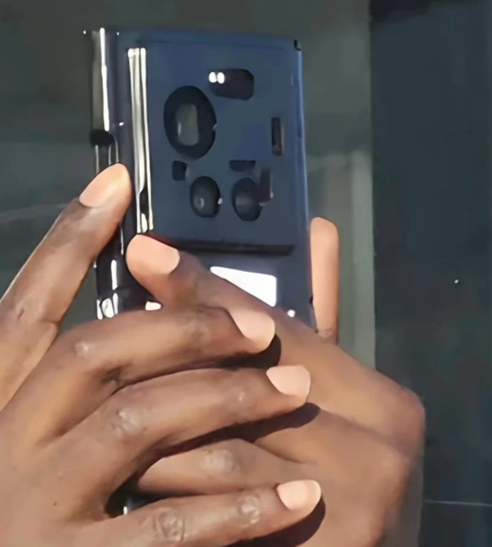 谁家的Ultra？这镜头传感器数量，有点厉害我。 