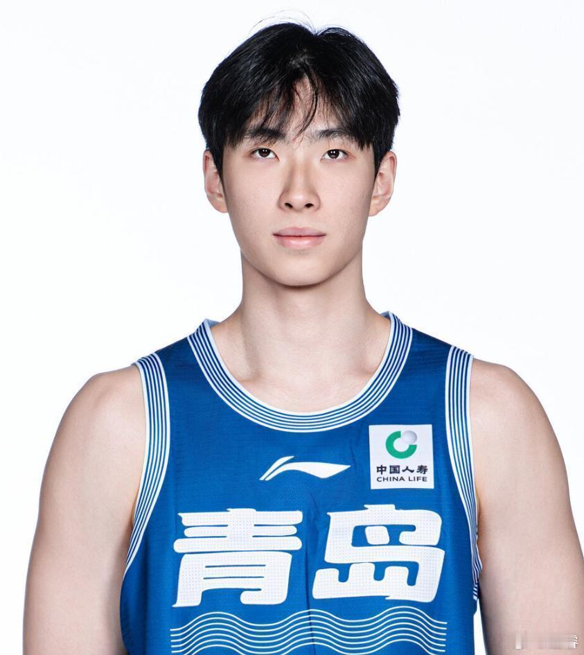 职业生涯第4场常规赛、第5次三分出手，李俊贤命中了属于他的第一颗三分球。希望对他