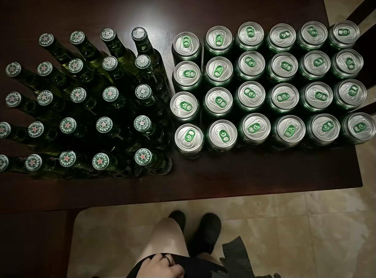 喝酒找我 你们找别人喝我不放心 并不是每个好色的人都像我这么有素质 ​​​