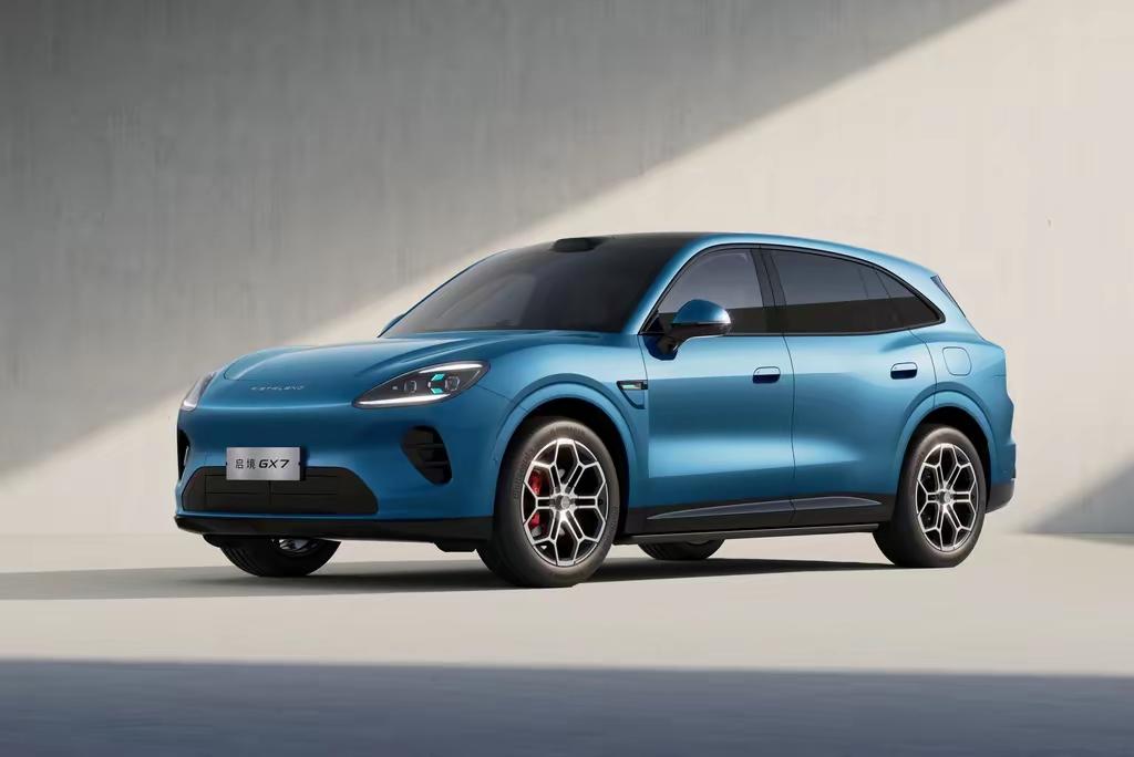 8 月 16 日消息，启境汽车旗下首款 SUV 车型 —— GX7 内饰曝光。【