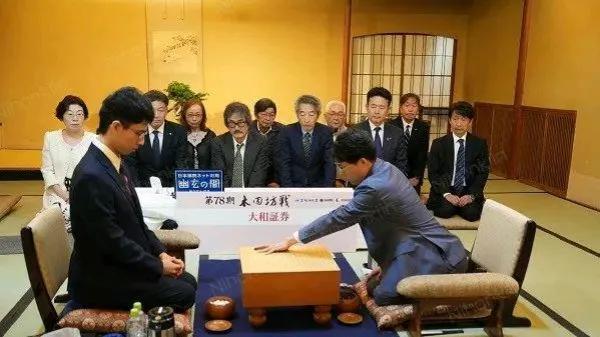 盘点 ·关注~日本围棋三巨头三足鼎立



日本围棋近三十年来在国际棋战上一冠难
