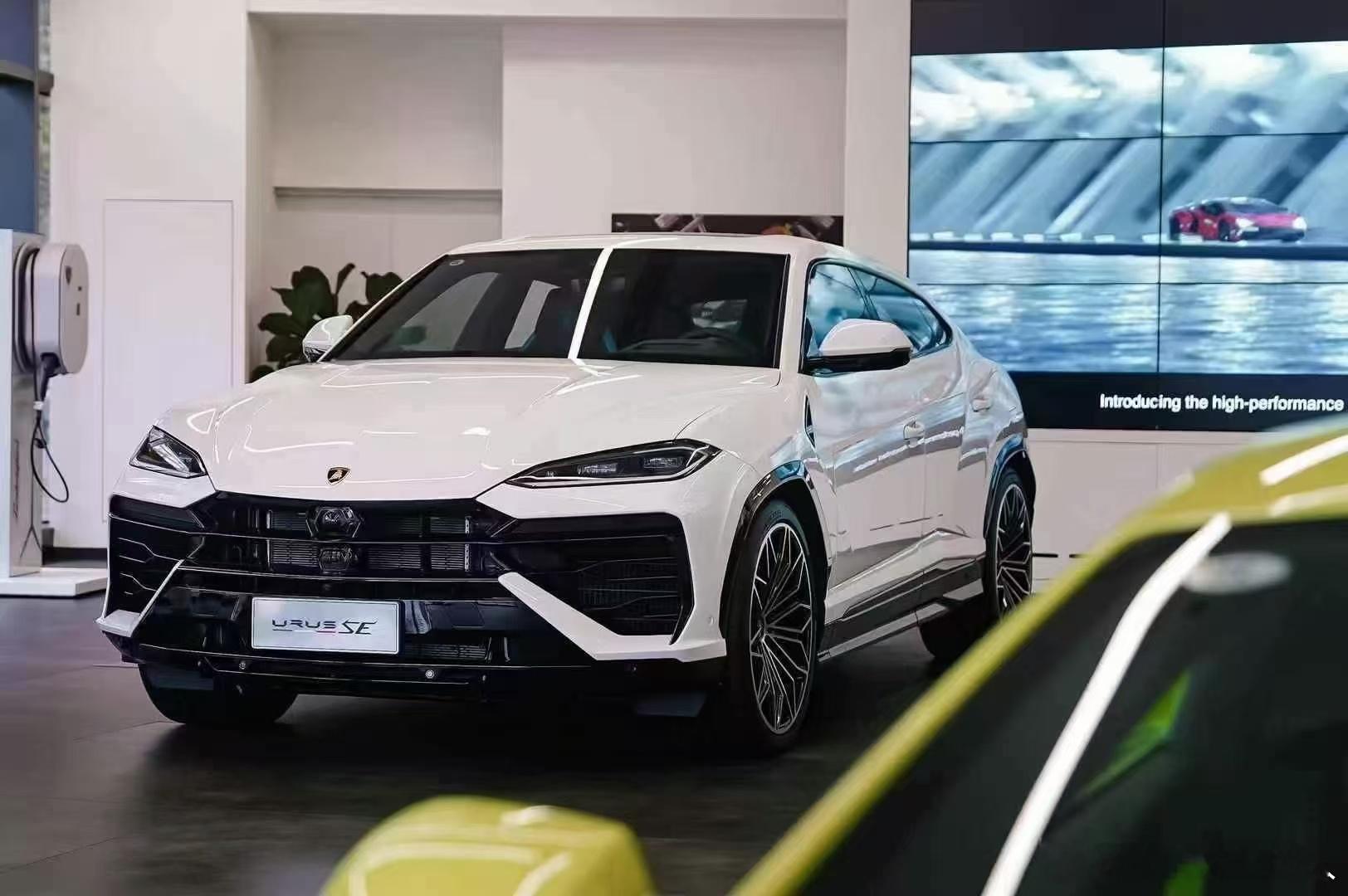 白月光🤍油漆 一抹蓝🩵内饰、兰博基尼 URUS·SE全新现车 ​​​