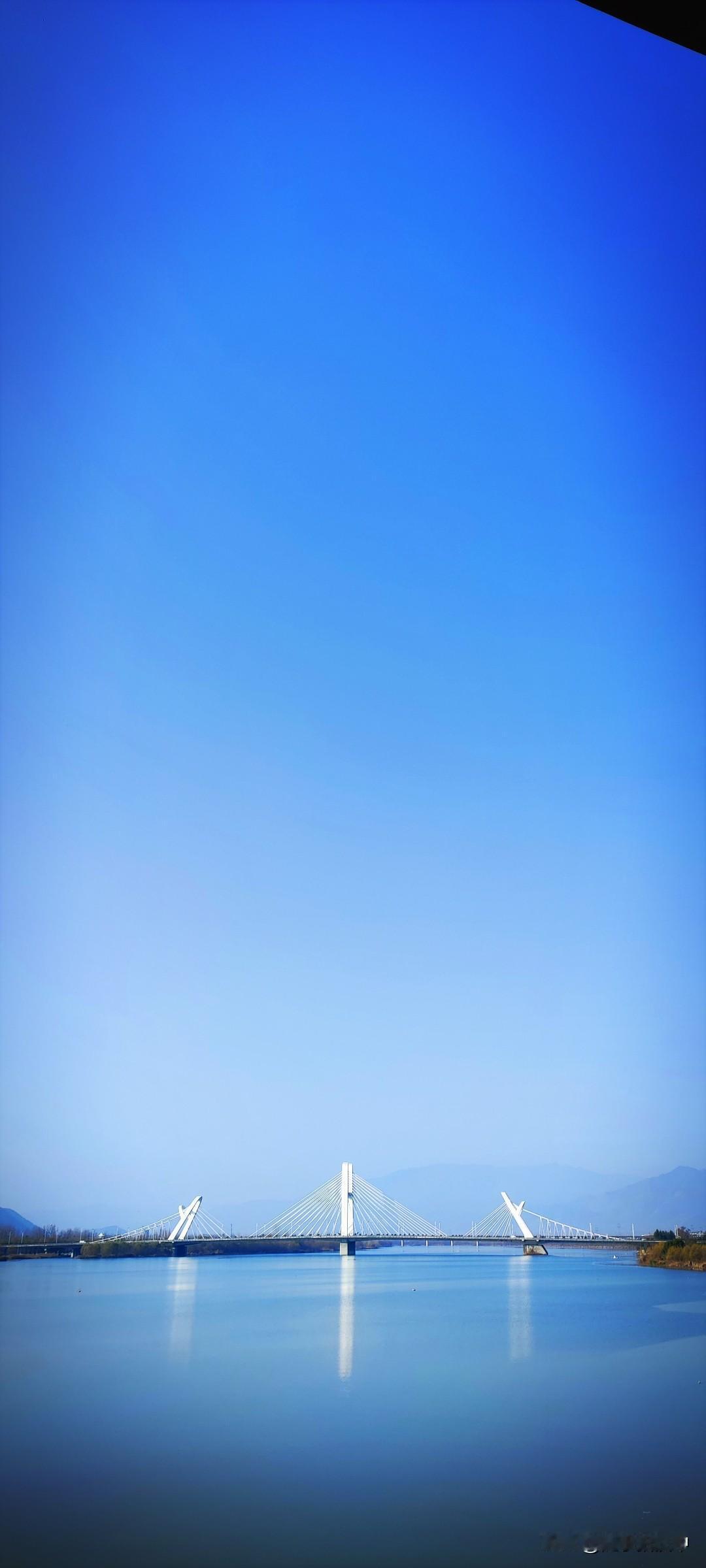 晒图笔记大赛天气太好了！天堂也不过如此。放眼望去，龙岗大桥似是天蓝蓝水蓝蓝中间的