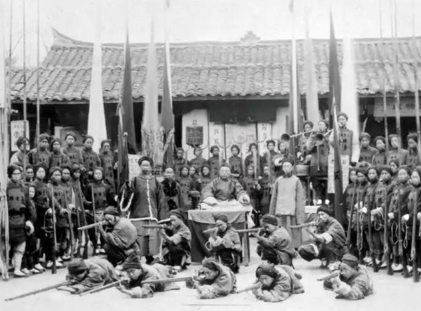曾国藩的湘军，为什么一群书生带着农民就能打？其实，它靠的是乡土共同体：保卫桑梓、