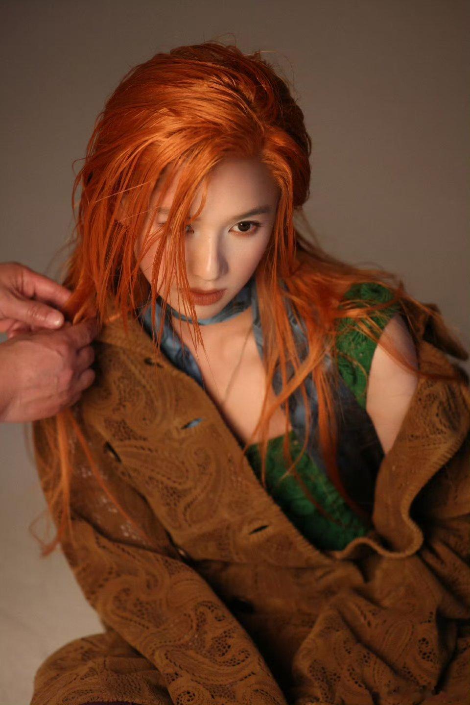 张婧仪橘发豹纹张婧仪橘发湿发 张婧仪橘发+豹纹！完全是老公姐来着！张婧仪