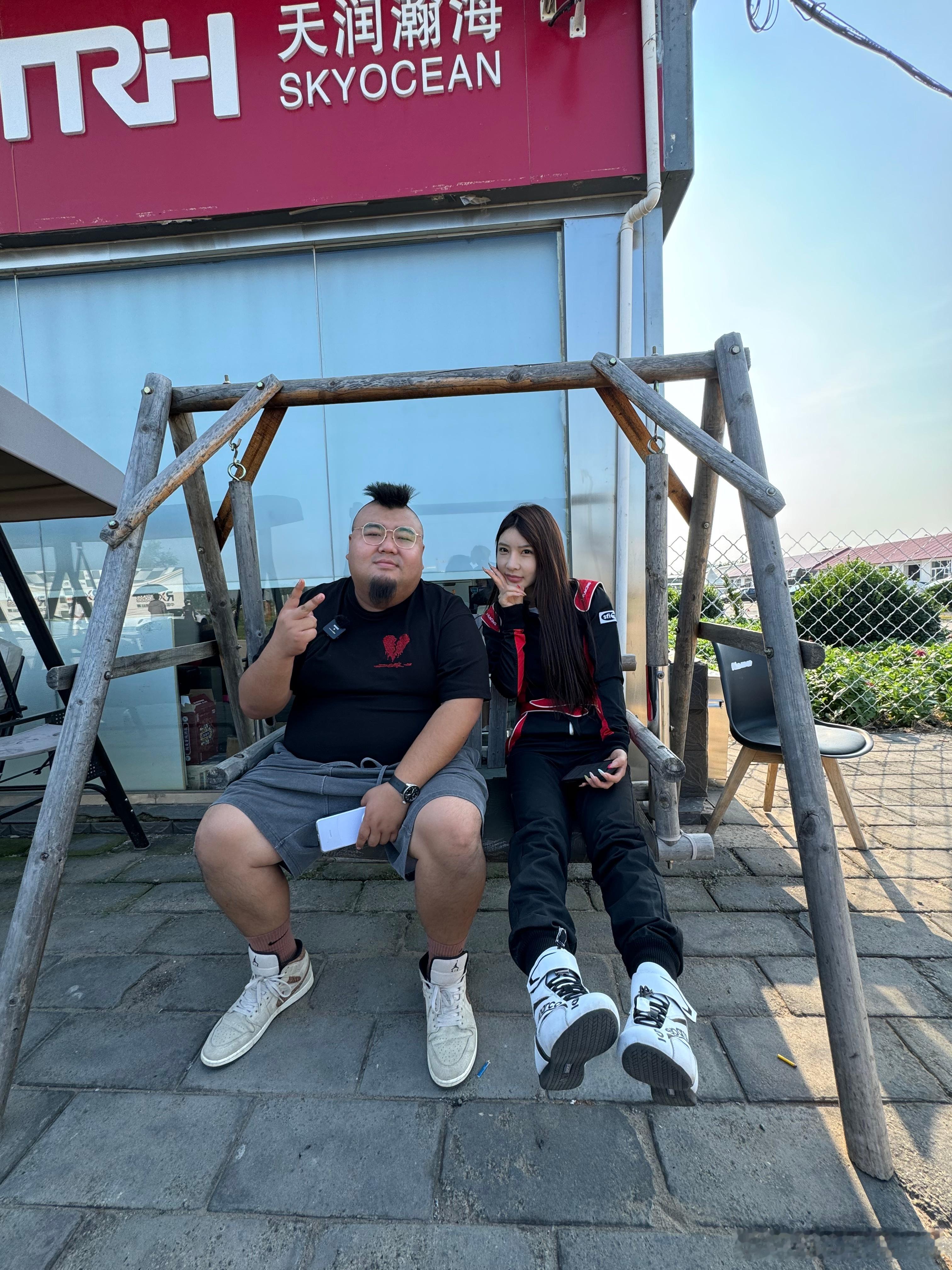 正式宣布：和 组成赛车CP组合，一起参加过两天举行的NCDP比赛，伊兰特N赛车统