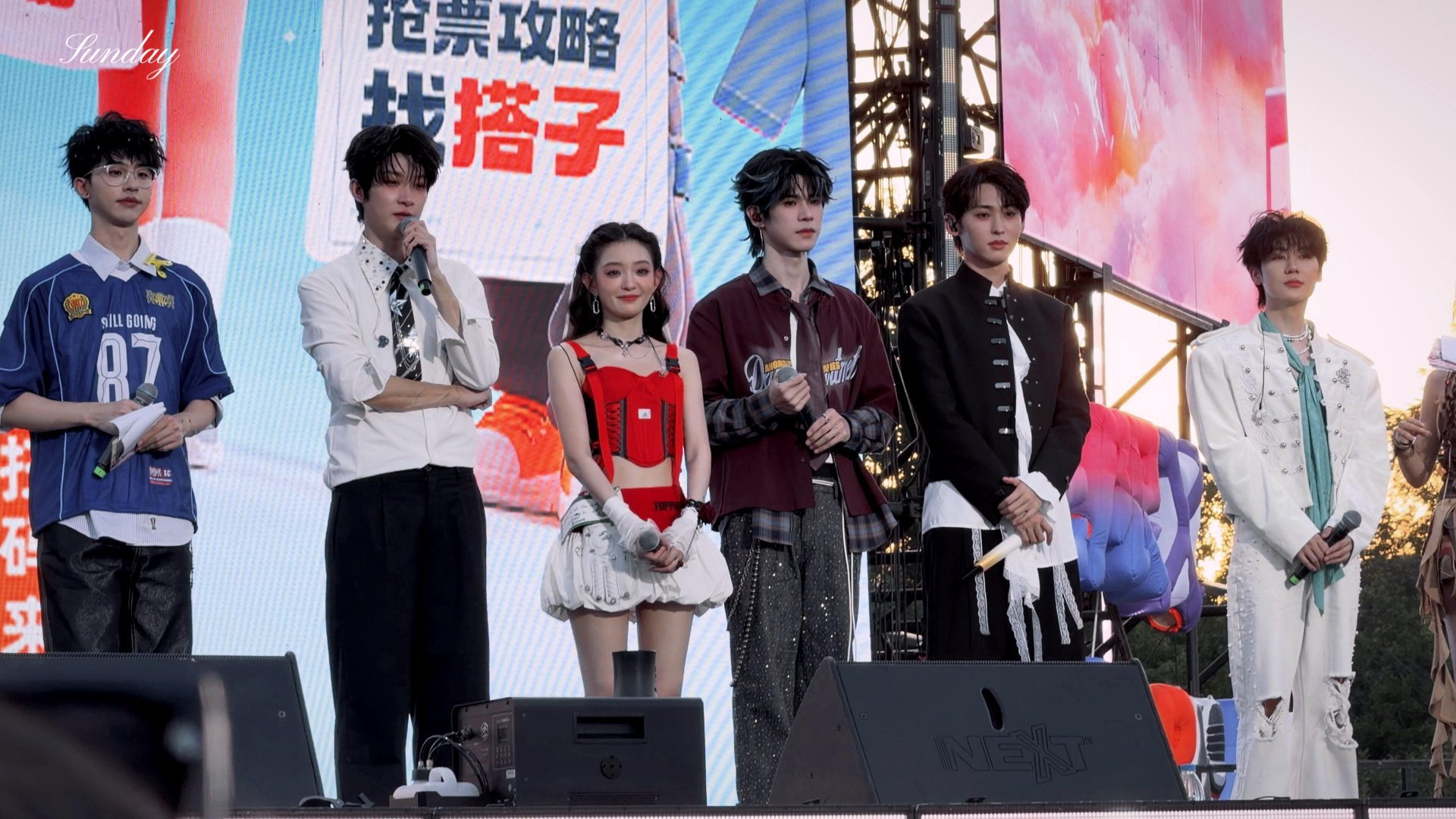 院人粉丝吃这么好吗真的会被这份家属感戳中，从脑力答题的演播厅到唱跳的音乐节舞台，