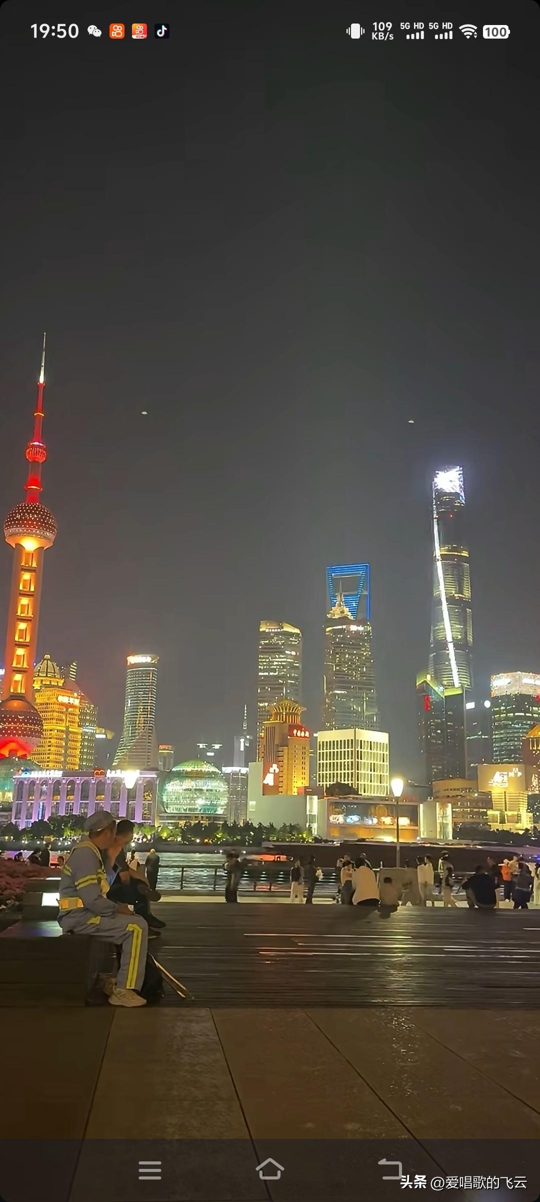 上海不愧是国内第一大超级城市，高楼林立，又是中国经济中心，中国特大城市，拥有多项