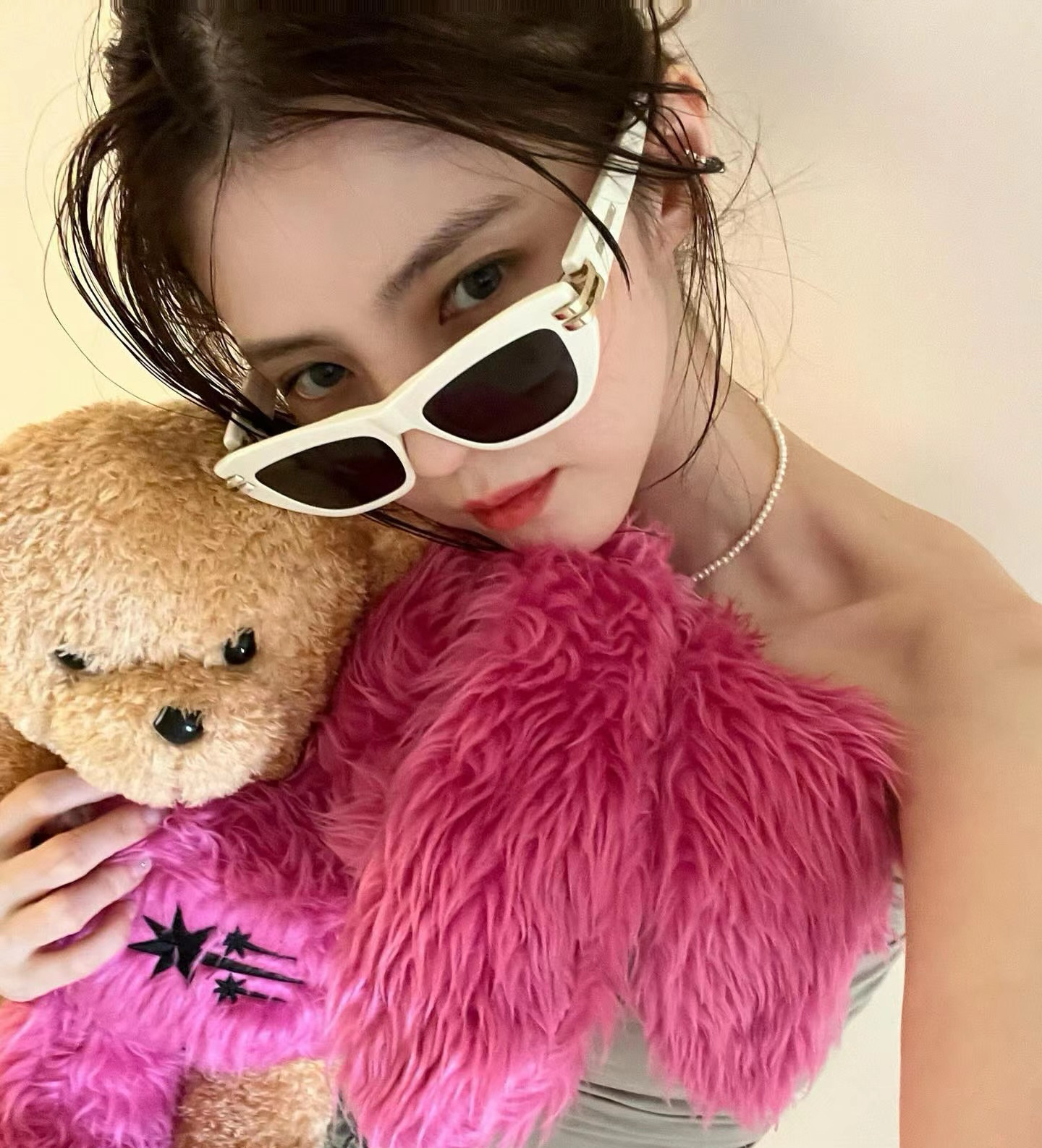 韩素希更新ins了！玩偶好可爱🧸 ​​​