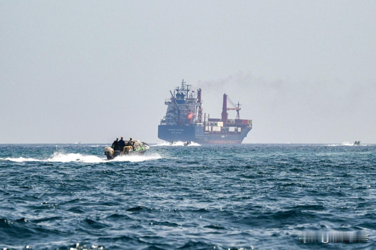 伊朗刚刚通过一项法律，要对使用世界上最重要的水道——霍尔木兹海峡的船只收取通行费