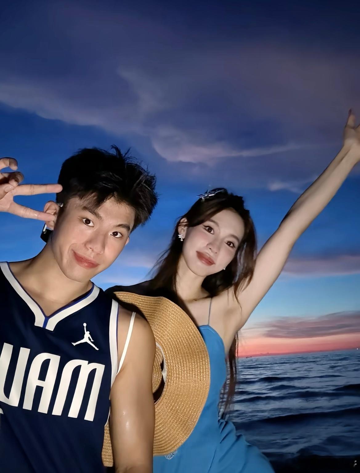 晚霞海边当然是和你更配 ​​​