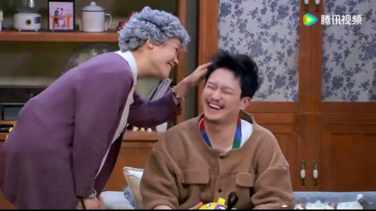 王继续演狗 降维打击  王继续把狗演活了，那神态动作，真狗看了都得愣神，这演技绝