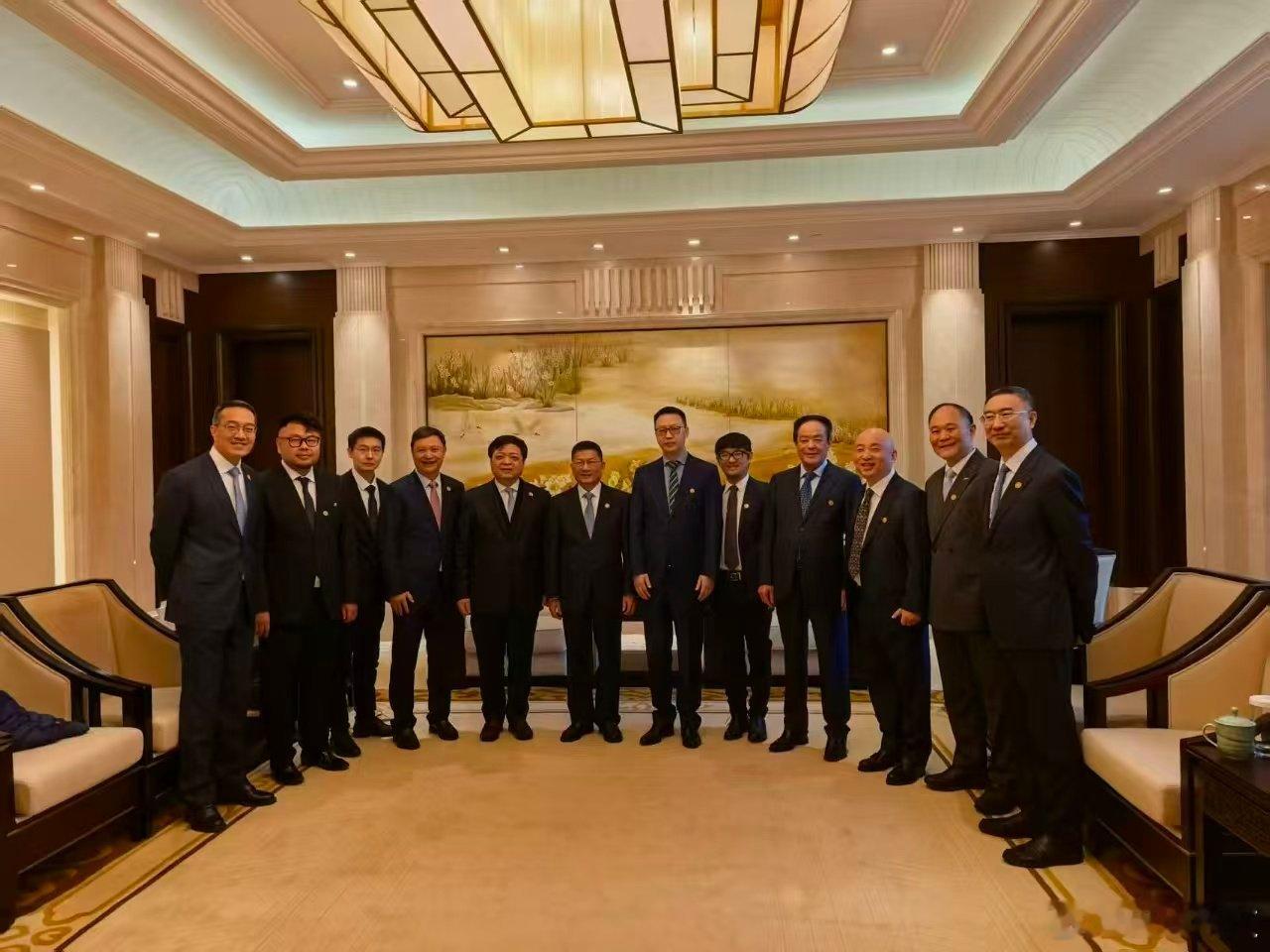 德国总理刚抵杭州，宝马董事长就拉着零跑朱江明热聊！凭什么？2025年出口超6.7