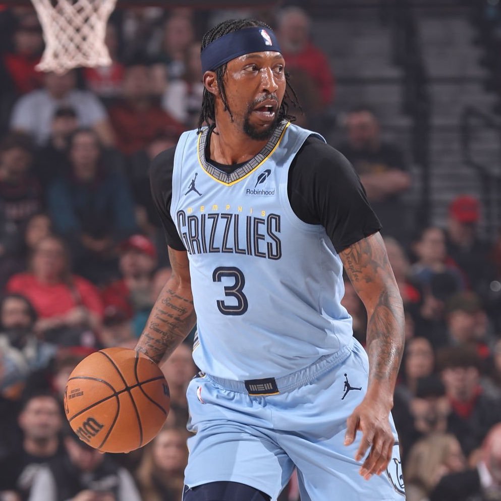 灰熊宣布波普接受手术矫正右手小指错位，预计将缺席本赛季剩余的比赛。NBA