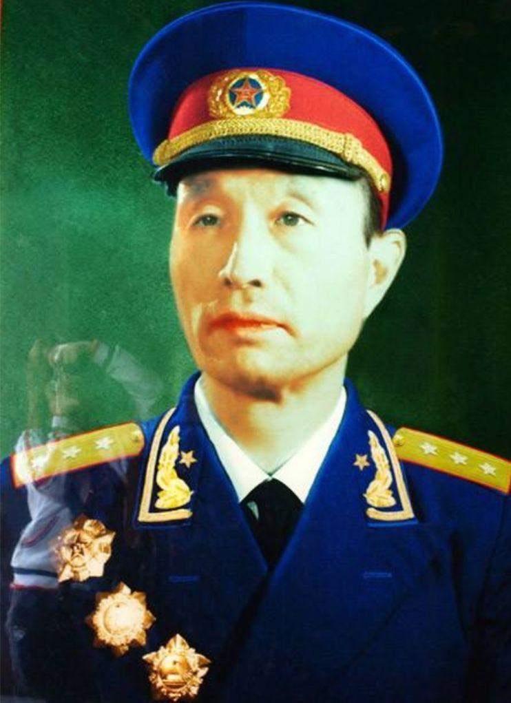公安军是仿照苏联模式建立的。张爱萍认为公安军根本没有必要设立，还是在浙江省军区工