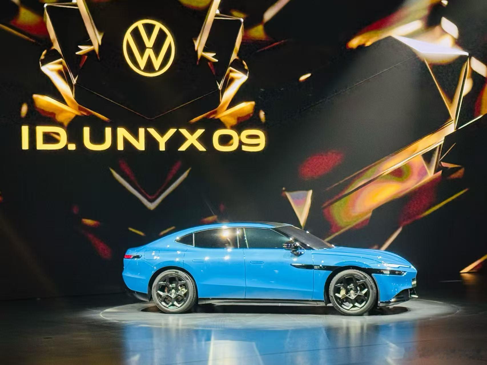 与众09有些线条让我想起了胎死腹中的兰博基尼Estoque与众大众兰博基尼