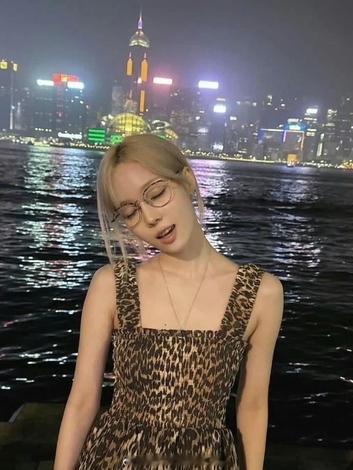 Winter金玟庭的旅行照 韩男确实会喜欢这种~ 